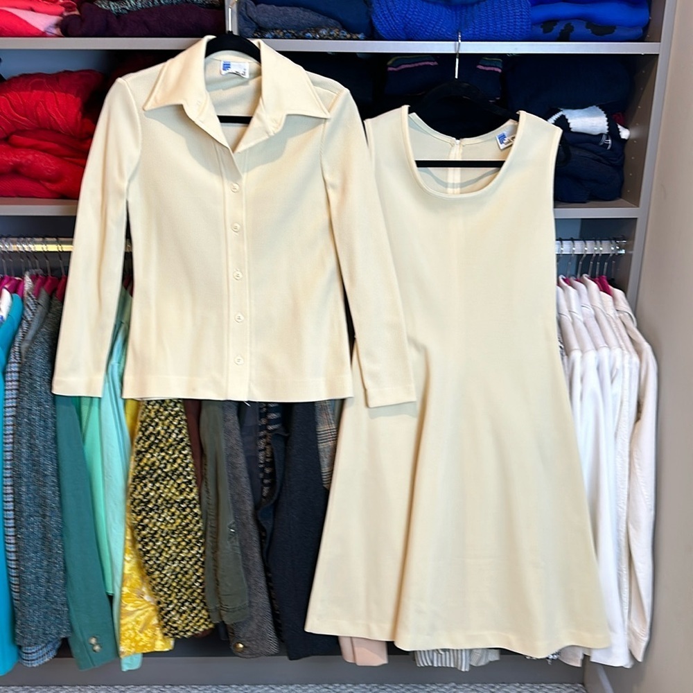 Vintage 70’s Fairfield Oak Tree yellow  button down shirt and dress suit size 2​